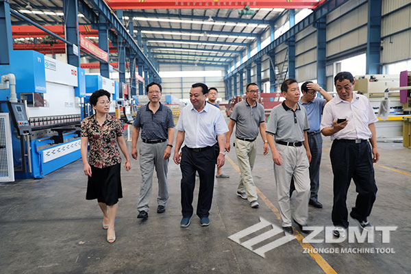 馬鞍山市政協(xié)主席李群來(lái)我公司“送清涼”慰問(wèn)2 馬鞍山市政協(xié)主席李群來(lái)我公司“送清涼”慰問(wèn)2