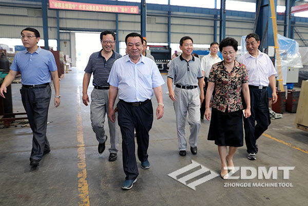 馬鞍山市政協(xié)主席李群來(lái)我公司“送清涼”慰問(wèn)4 馬鞍山市政協(xié)主席李群來(lái)我公司“送清涼”慰問(wèn)4